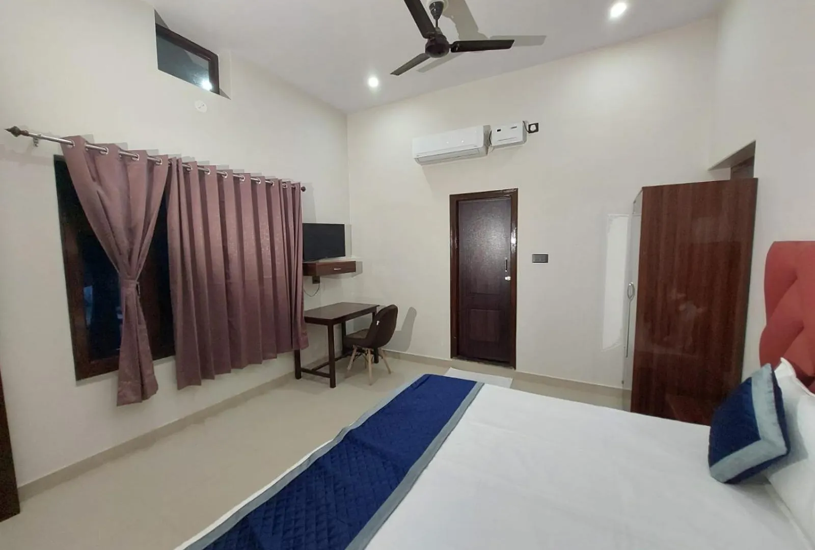 Simple Blissful - 2 Bedrooms Independent House Varanasi Apartment